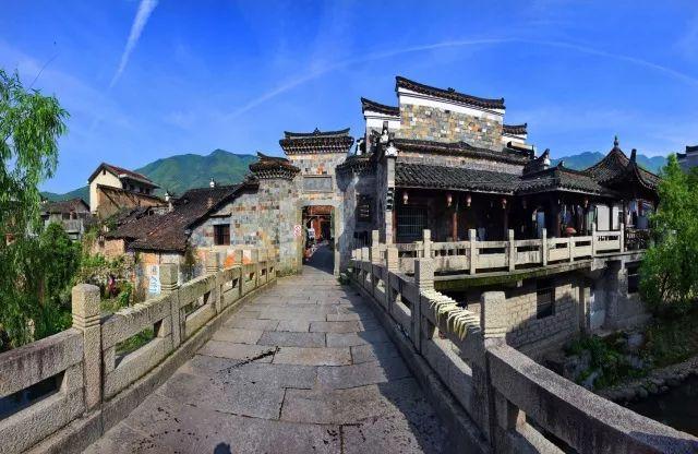 探知诸多,解疑何炅不想背锅而发文回应央视批评,指出娱乐圈不良风气,你怎么看?丨在线问答平台